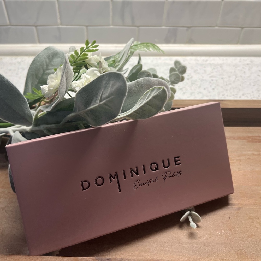 Dominique Essential Palette